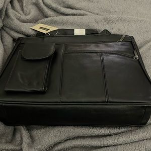 NWT-Wilson’s Leather genuine black leather handbag